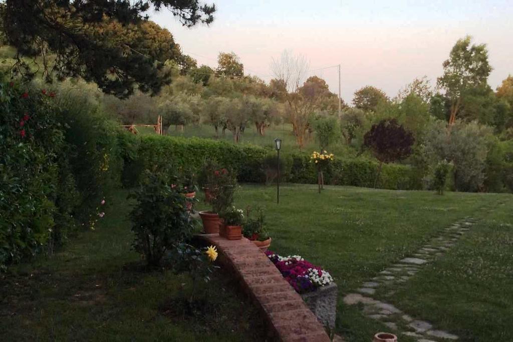 Agriturismo La Bicocca - Apt. "Il Leccio" Castel Rigone Zimmer foto
